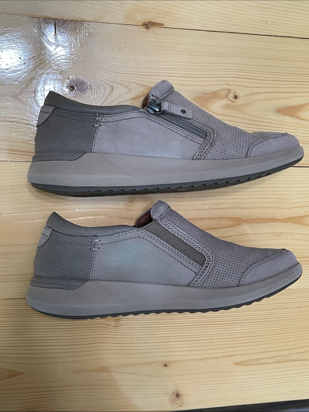 Cobb Hill Skylar Zip Slip-On Sneaker Taupe Suede Mesh Comfort Flat Size 8 - Picture 11 of 16
